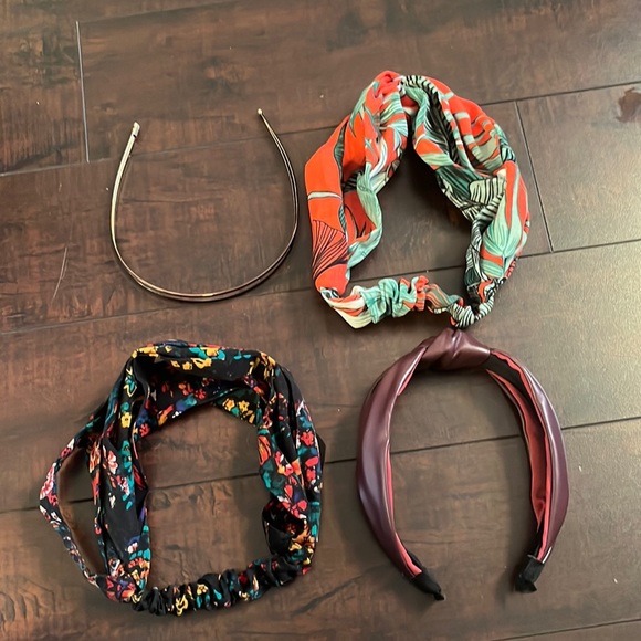 Lot of Floral Metal Faux Leather Headbands - Picture 1 of 5